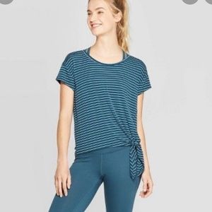 C9 tie off active shirt